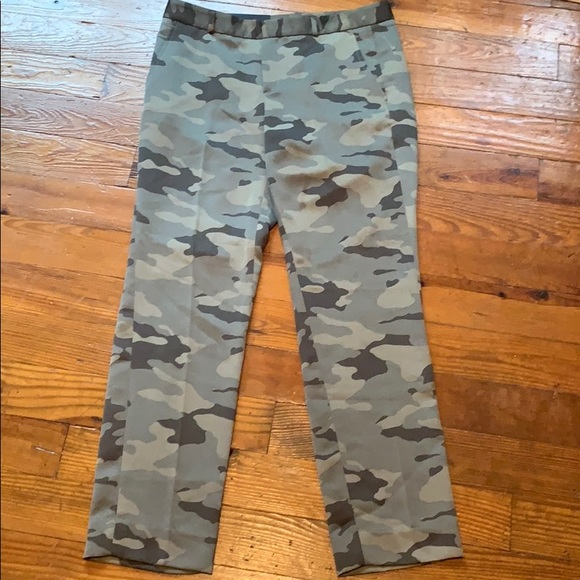 Banana Republic Pants - NWT banana republic Ryan camo dress pants size 6